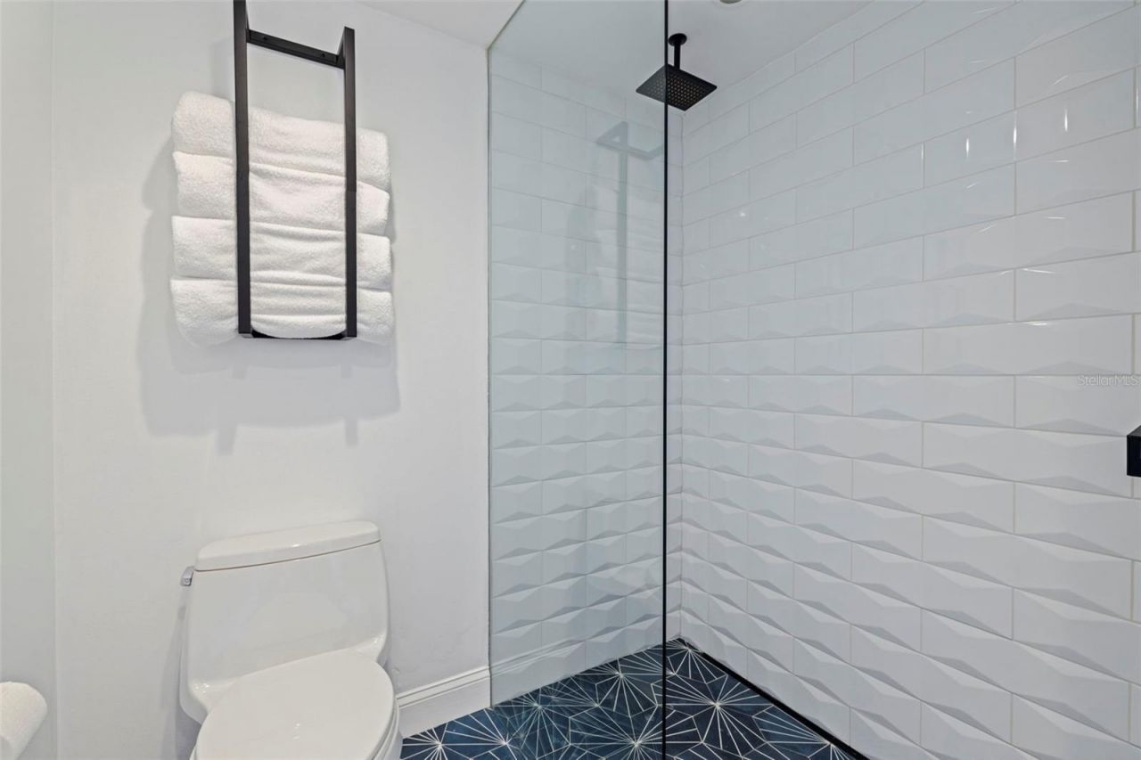 218 Colony Point Road S, Saint Petersburg, FL 33705 Photo