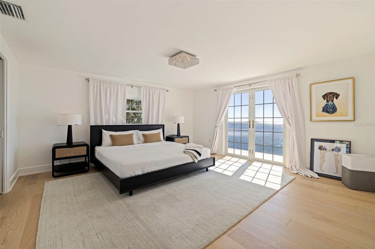 218 Colony Point Road S, Saint Petersburg, FL 33705 Photo