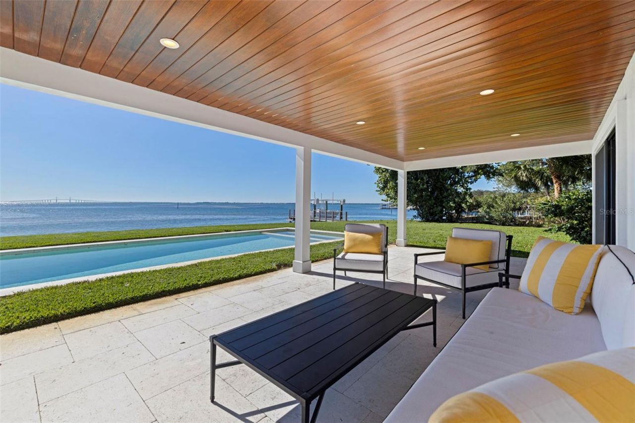 218 Colony Point Road S, Saint Petersburg, FL 33705 Photo