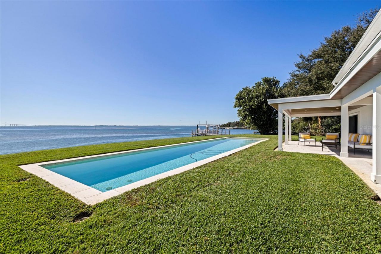 218 Colony Point Road S, Saint Petersburg, FL 33705 Photo