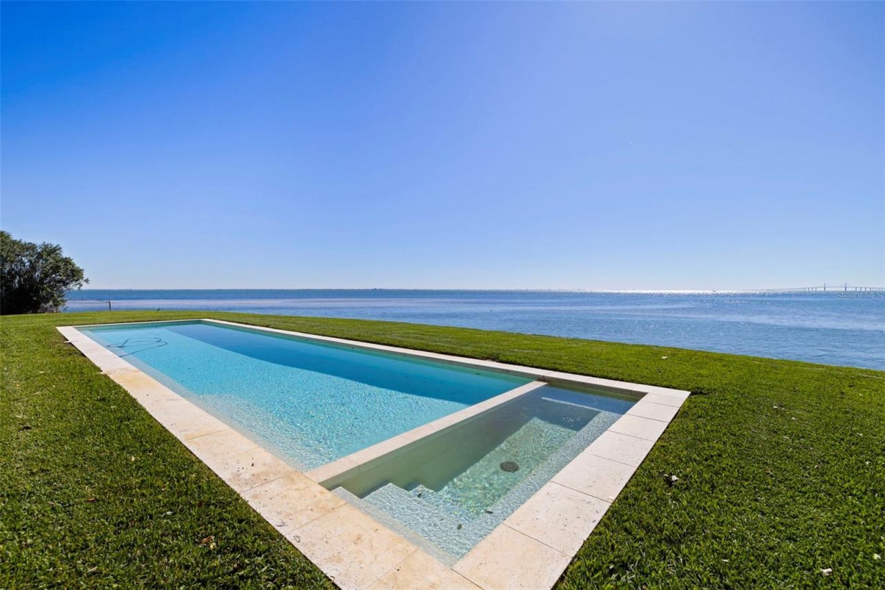 218 Colony Point Road S, Saint Petersburg, FL 33705 Photo