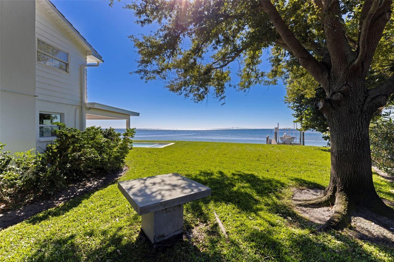 218 Colony Point Road S, Saint Petersburg, FL 33705 Photo