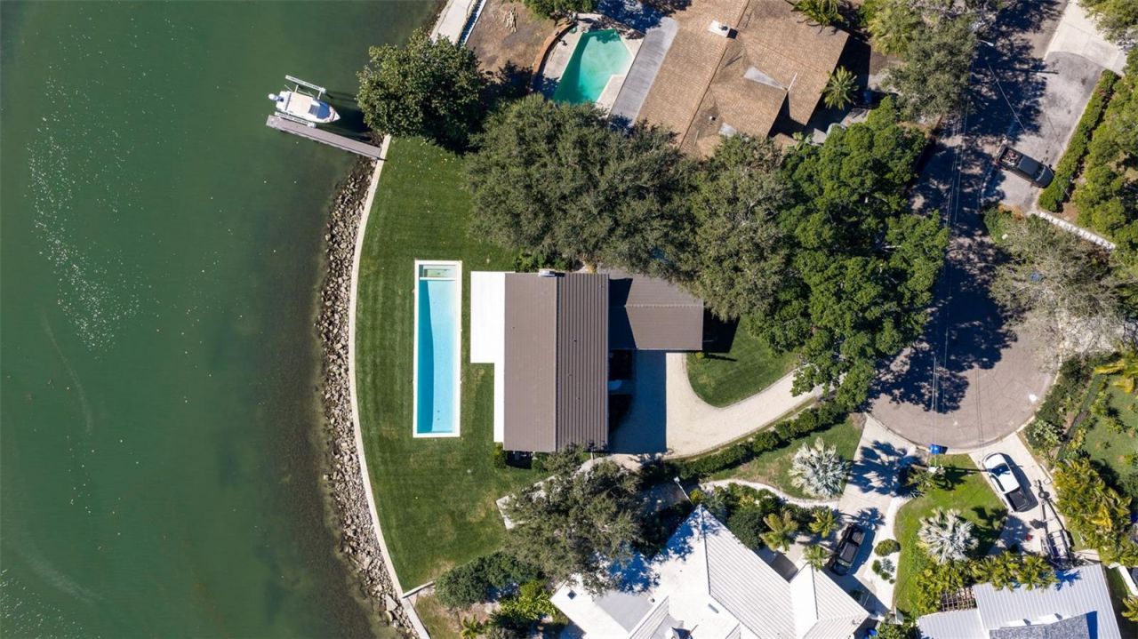 218 Colony Point Road S, Saint Petersburg, FL 33705 Photo