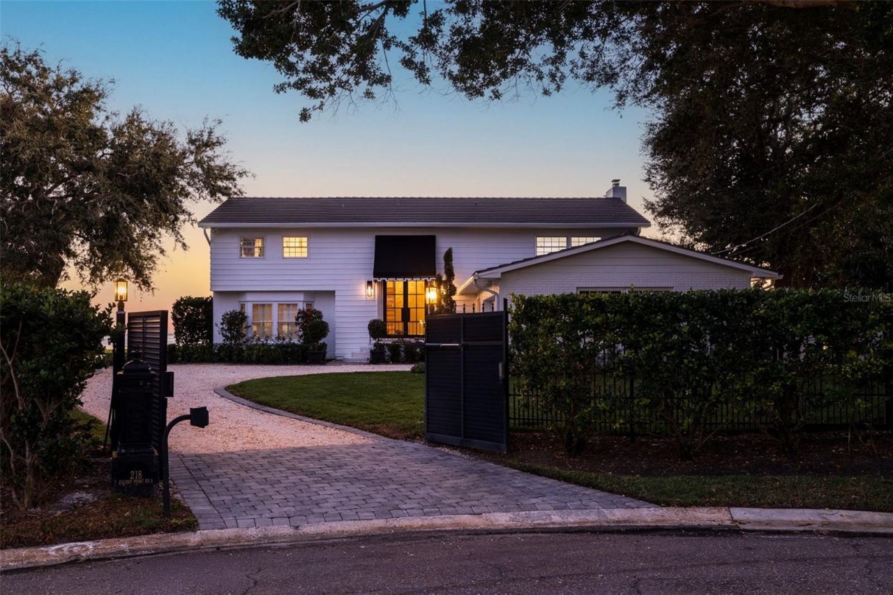 218 Colony Point Road S, Saint Petersburg, FL 33705 Photo