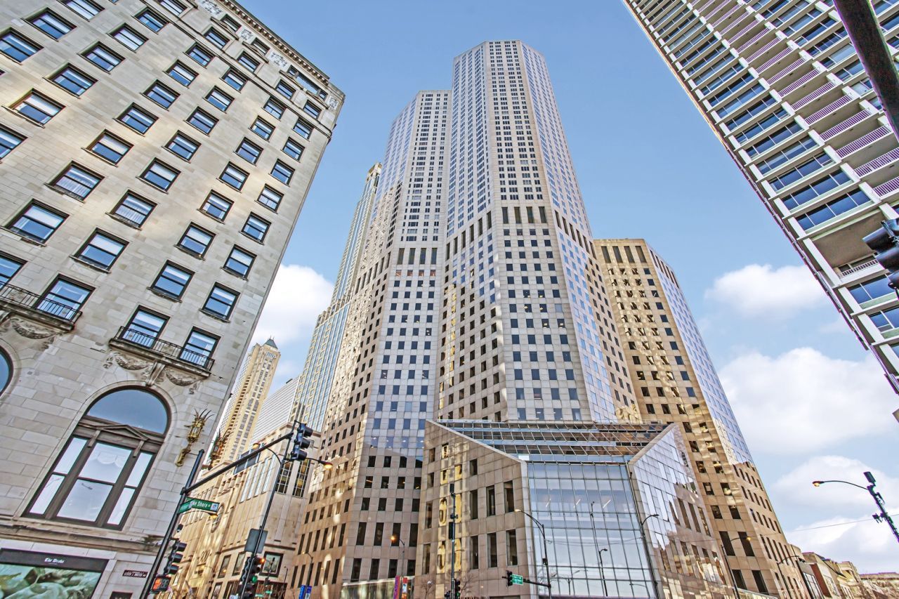 950 N Michigan Avenue, Chicago, IL 60611