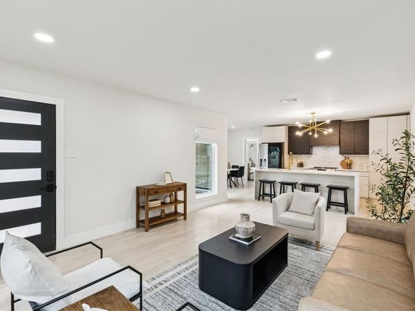 1426 Alaska Avenue, Dallas, TX 75216