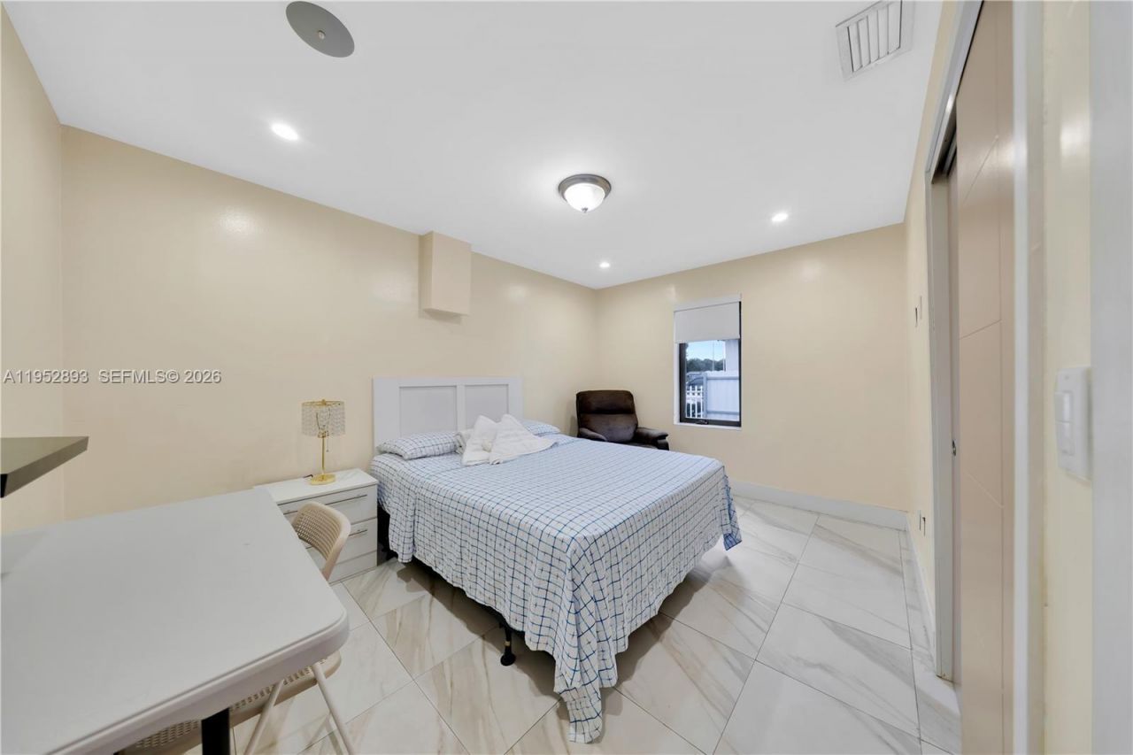 458 E 20th St, Hialeah, FL 33013 Photo