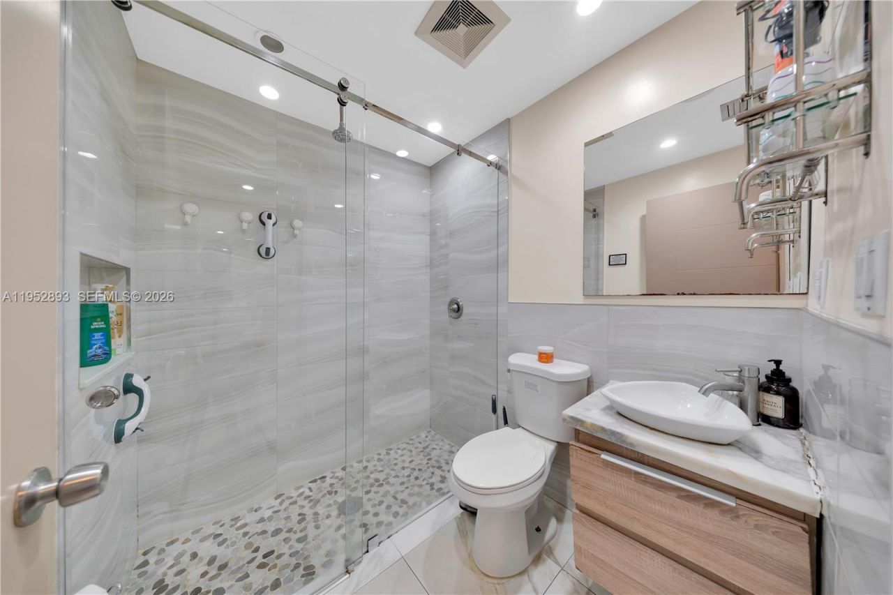 458 E 20th St, Hialeah, FL 33013 Photo