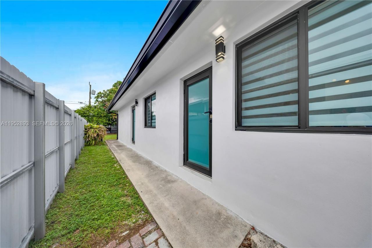 458 E 20th St, Hialeah, FL 33013 Photo