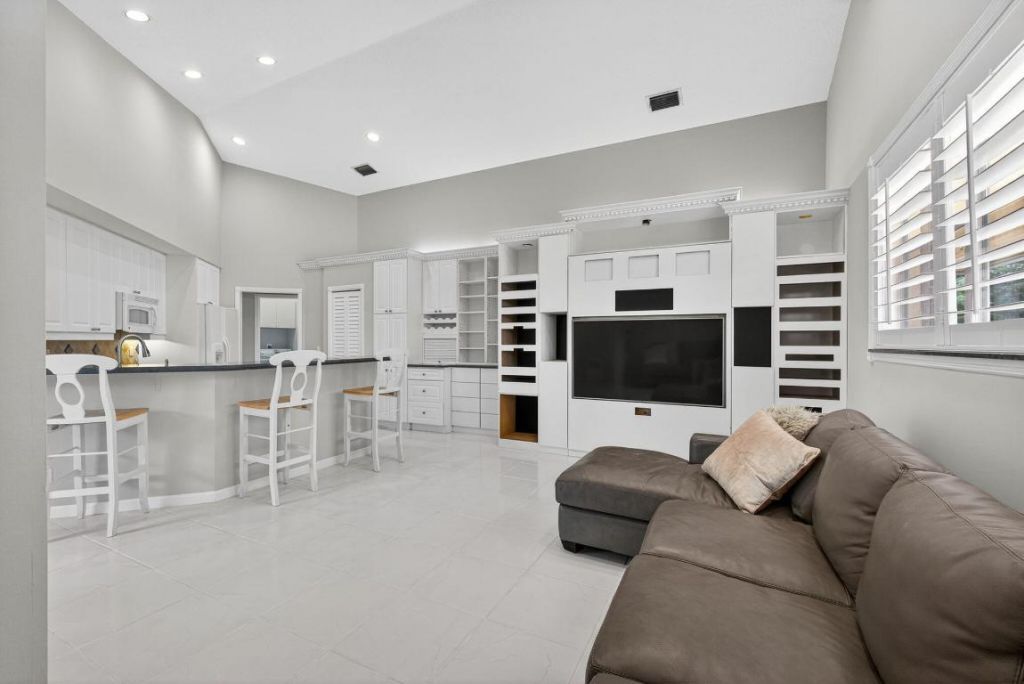 1052 W Shore Drive, West Palm Beach, FL 33406 Photo