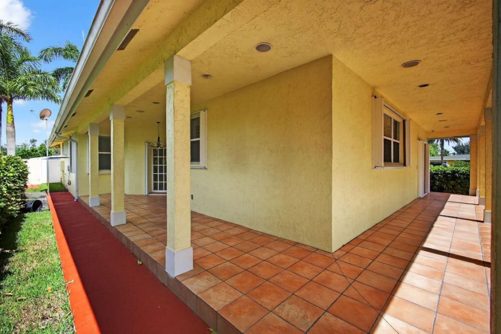 1052 W Shore Drive, West Palm Beach, FL 33406 Photo