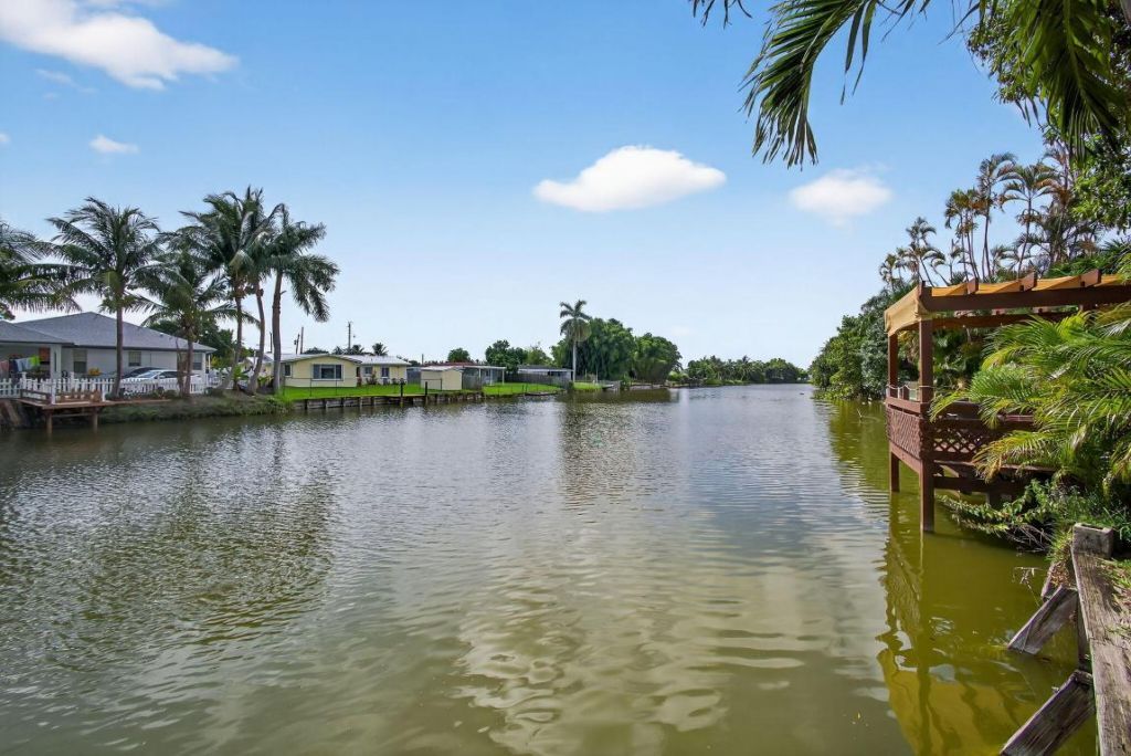 1052 W Shore Drive, West Palm Beach, FL 33406 Photo