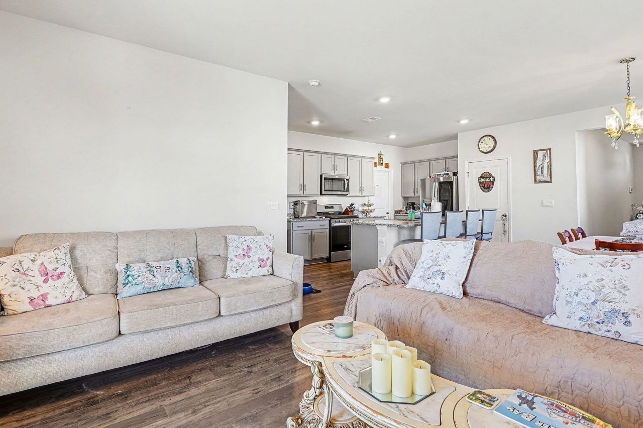 501 Hogwart Ln. Photo 13