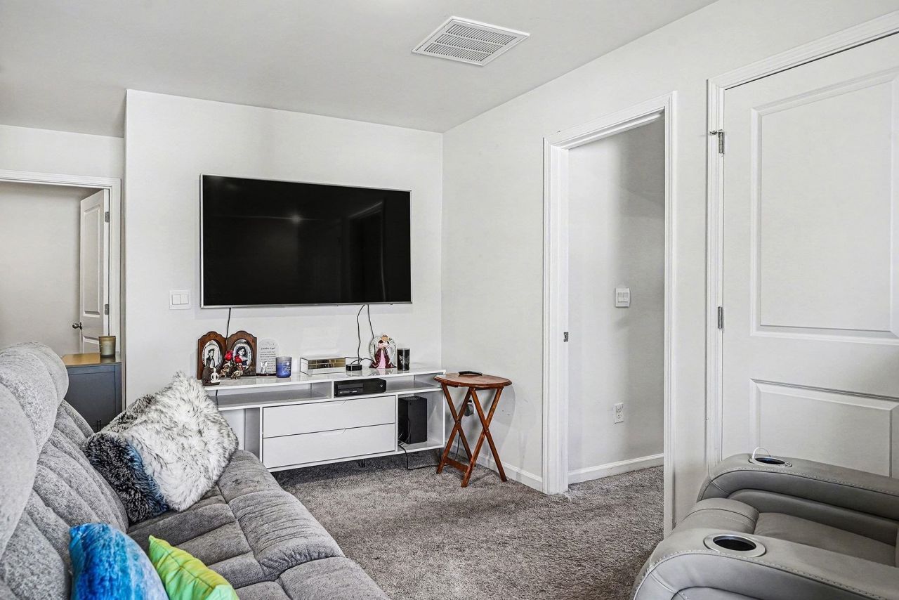 501 Hogwart Ln. Photo 14