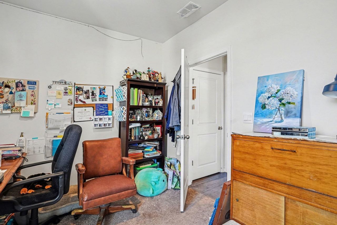 501 Hogwart Ln. Photo 27