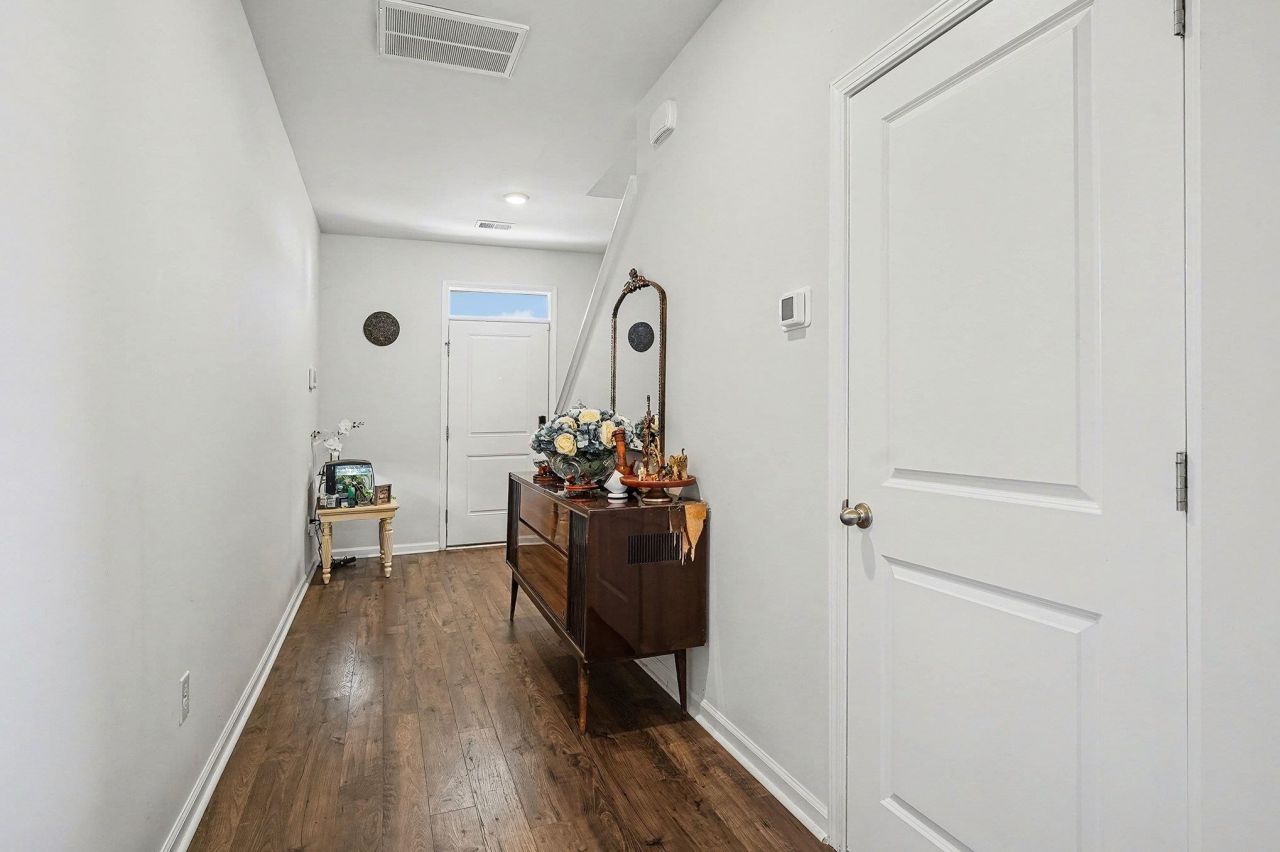 501 Hogwart Ln. Photo 4