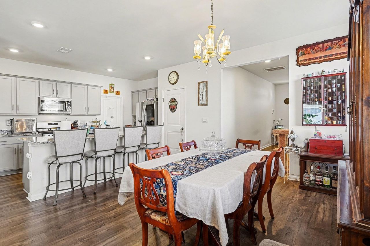 501 Hogwart Ln. Photo 7