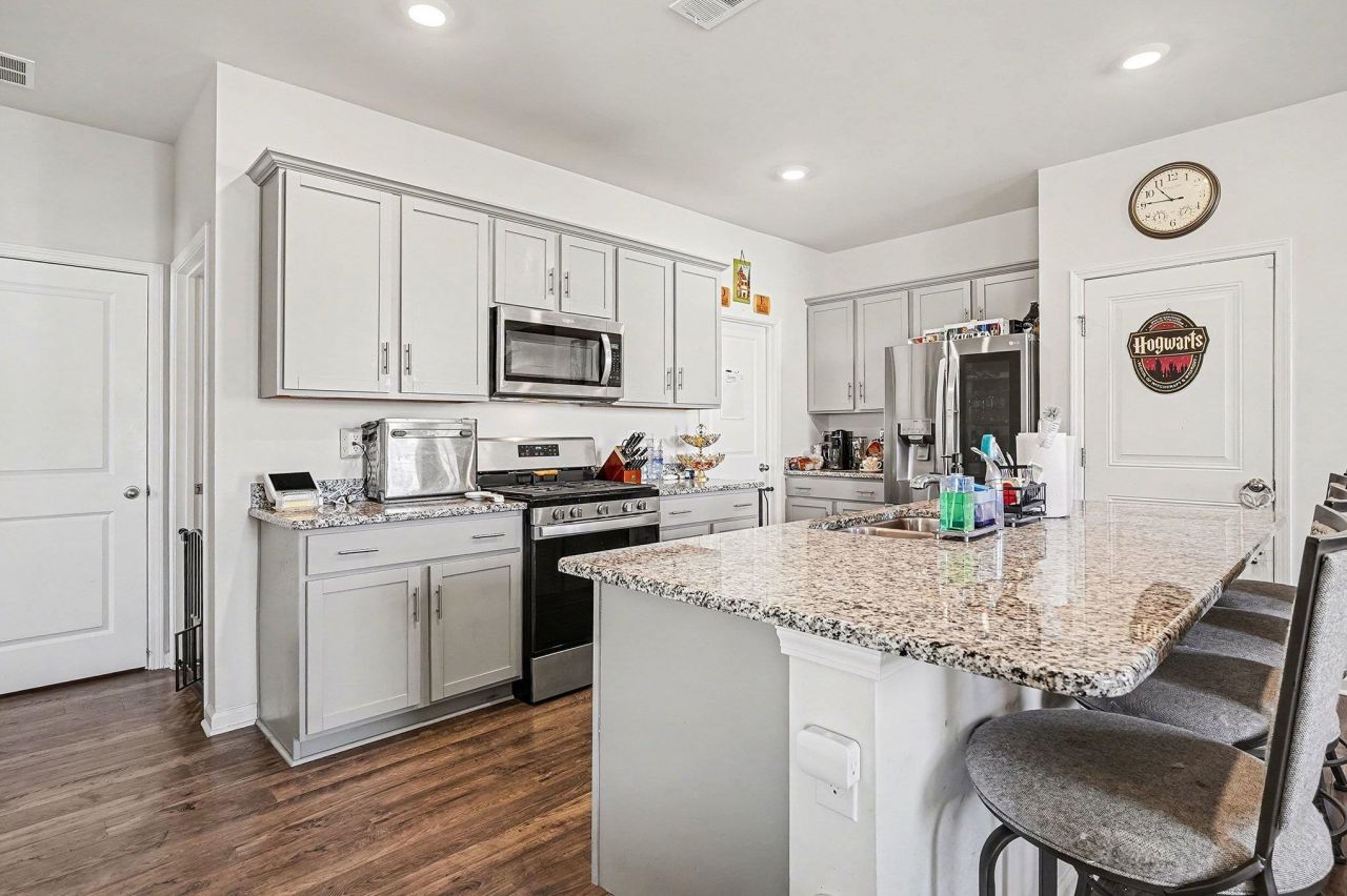 501 Hogwart Ln. Photo 8