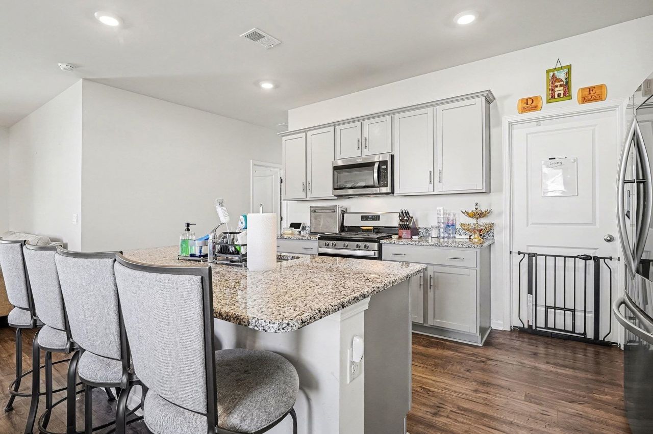 501 Hogwart Ln. Photo 9