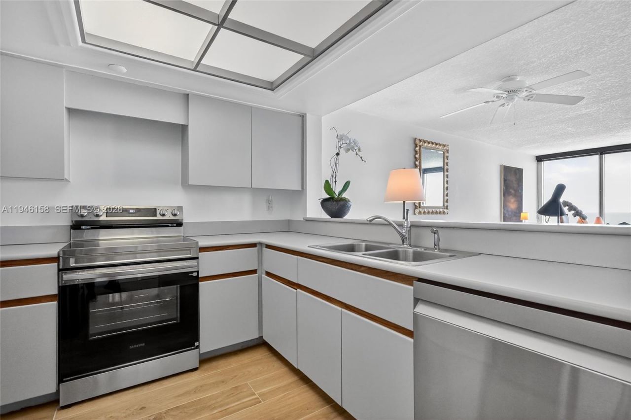 400 S Pointe Dr, Unit 1608, Miami Beach, FL 33139 Photo