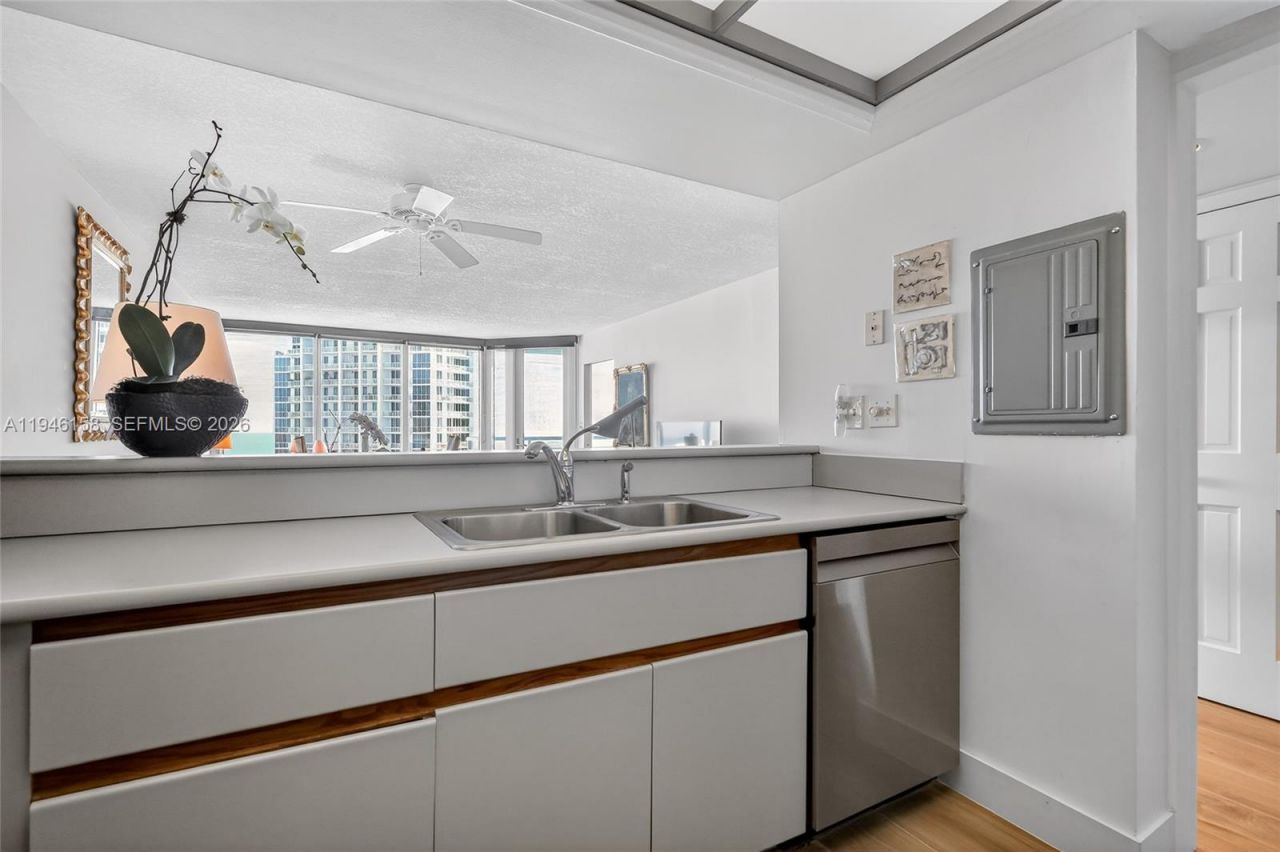 400 S Pointe Dr, Unit 1608, Miami Beach, FL 33139 Photo