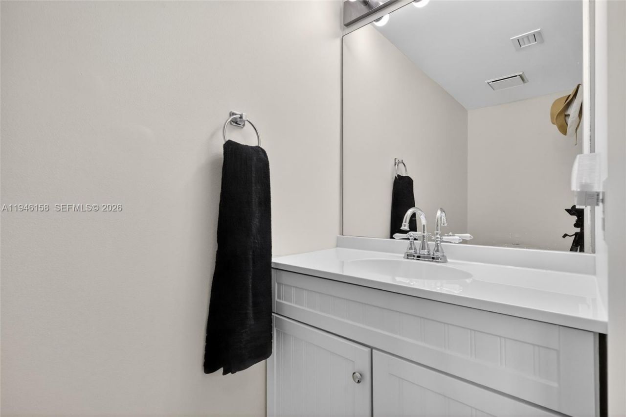 400 S Pointe Dr, Unit 1608, Miami Beach, FL 33139 Photo