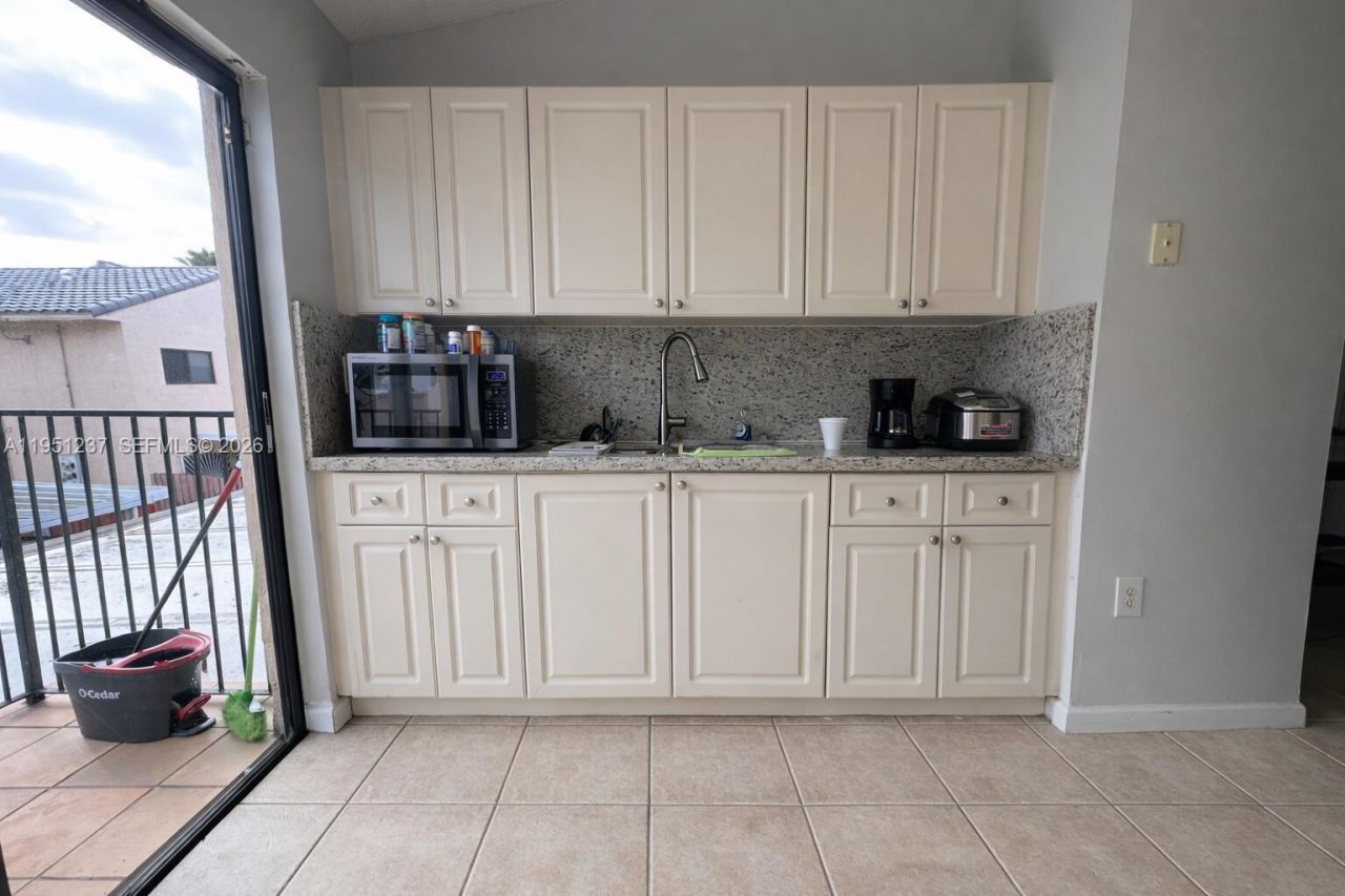 2871 W 76th St , Unit 201-6, Hialeah, FL 33018 Photo