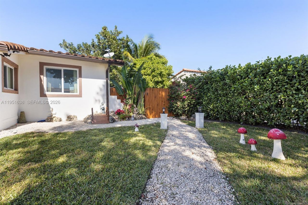 4331 SW 7th St, Miami, FL 33134 Photo