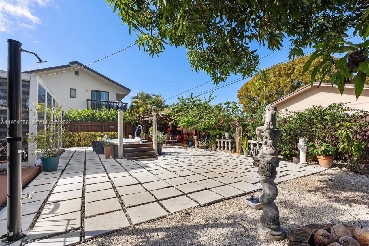 4331 SW 7th St, Miami, FL 33134 Photo