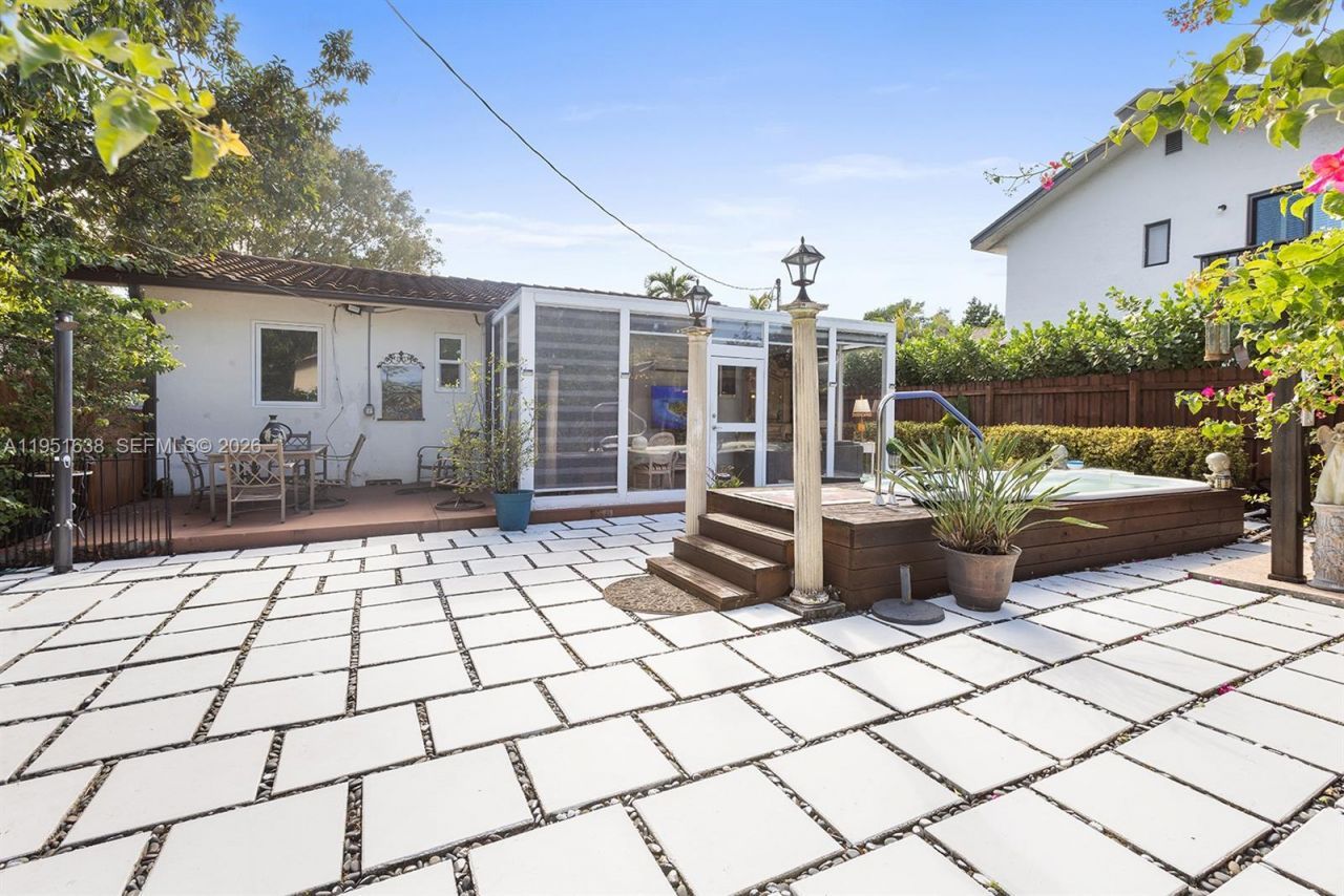 4331 SW 7th St, Miami, FL 33134 Photo