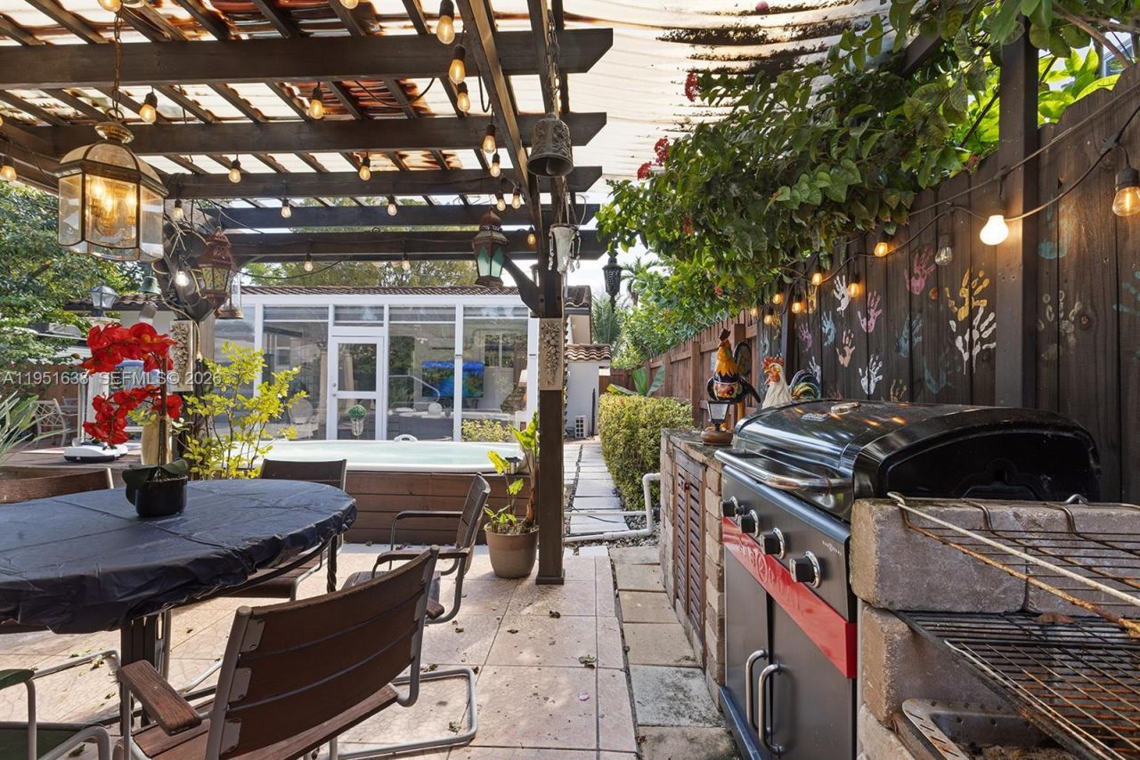 4331 SW 7th St, Miami, FL 33134 Photo