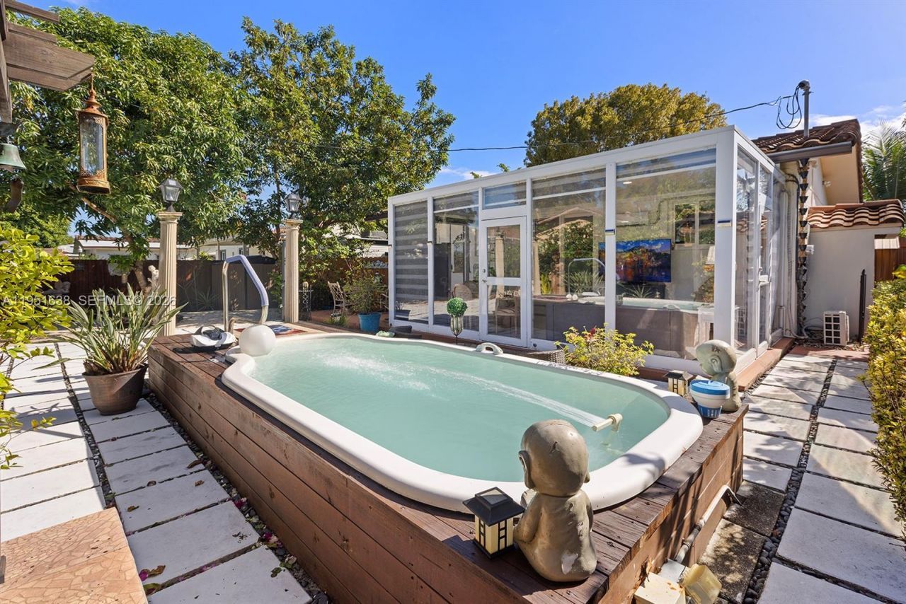 4331 SW 7th St, Miami, FL 33134 Photo