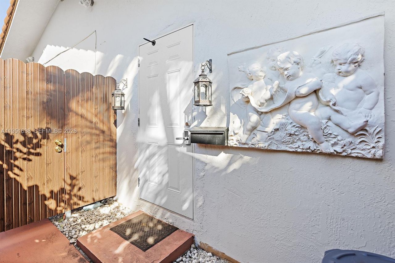 4331 SW 7th St, Miami, FL 33134 Photo