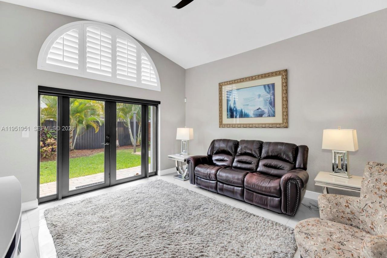 8974 SW 212th Ln , Cutler Bay, FL 33189 Photo