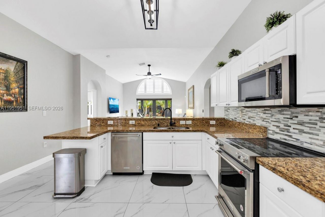 8974 SW 212th Ln , Cutler Bay, FL 33189 Photo