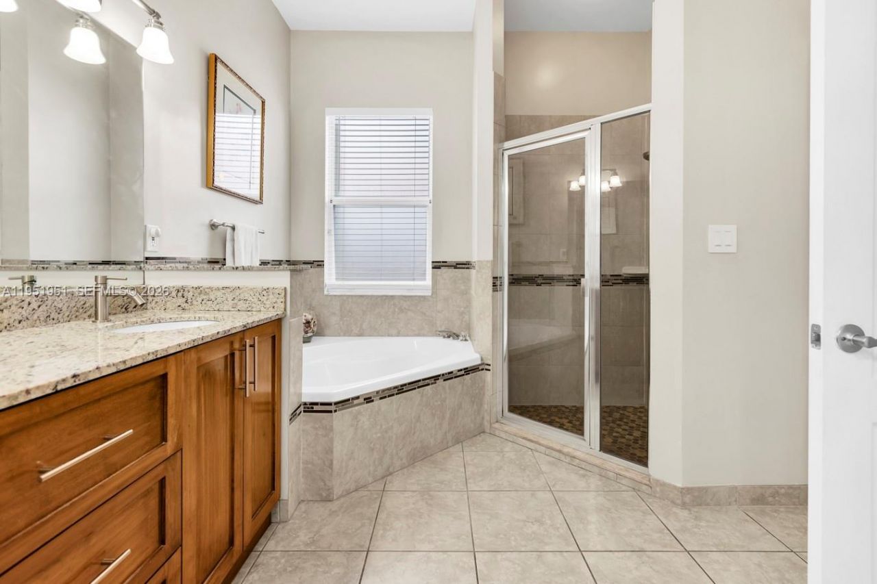 8974 SW 212th Ln , Cutler Bay, FL 33189 Photo