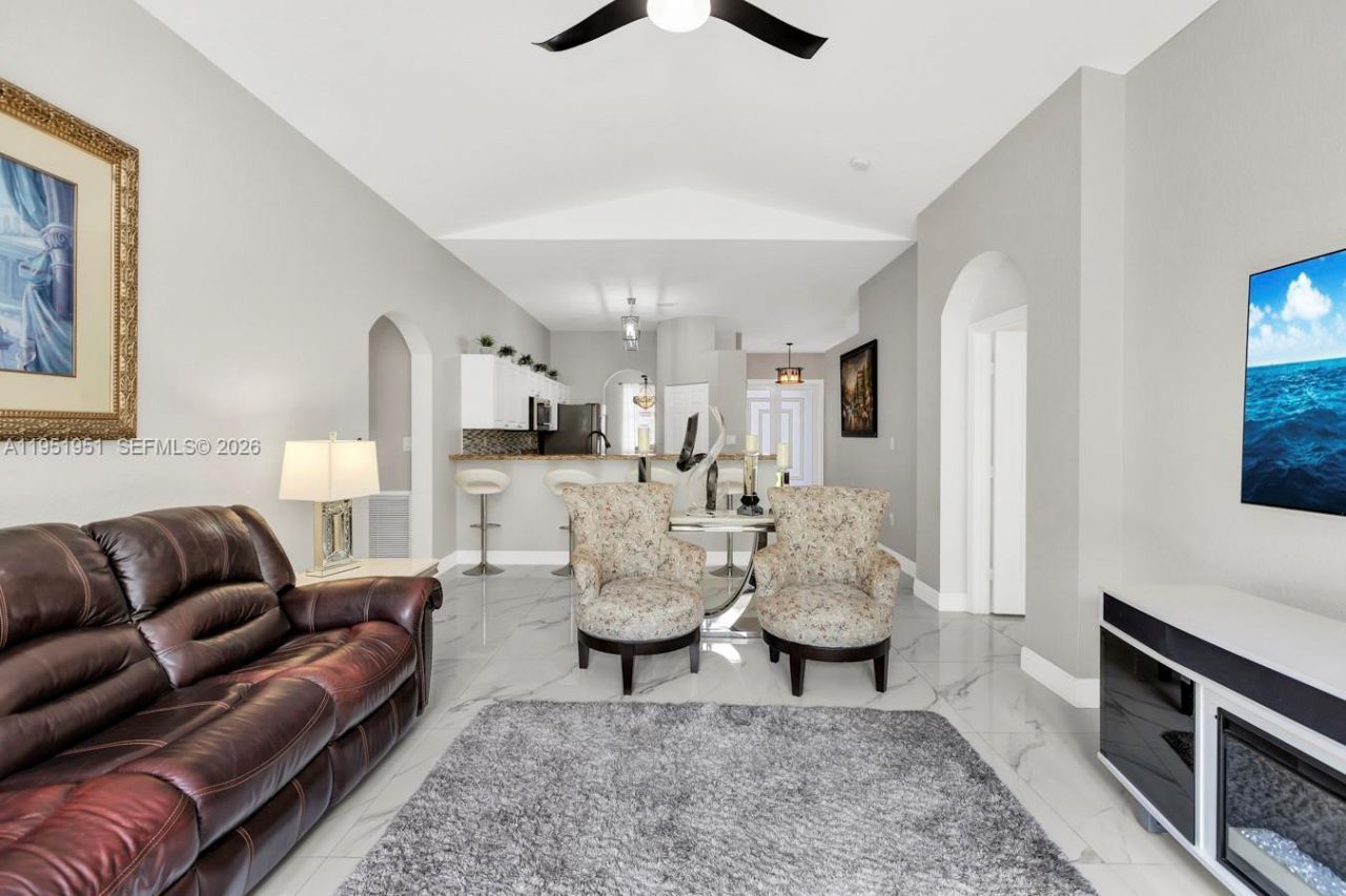 8974 SW 212th Ln , Cutler Bay, FL 33189 Photo