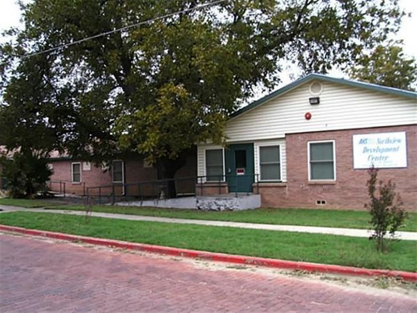 401 W Moss Street , Eastland, TX 76448