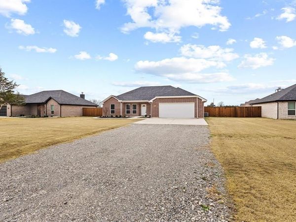 899 W Cardinal Street, Ector, TX 75439