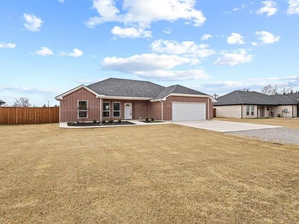 899 W Cardinal Street, Ector, TX 75439