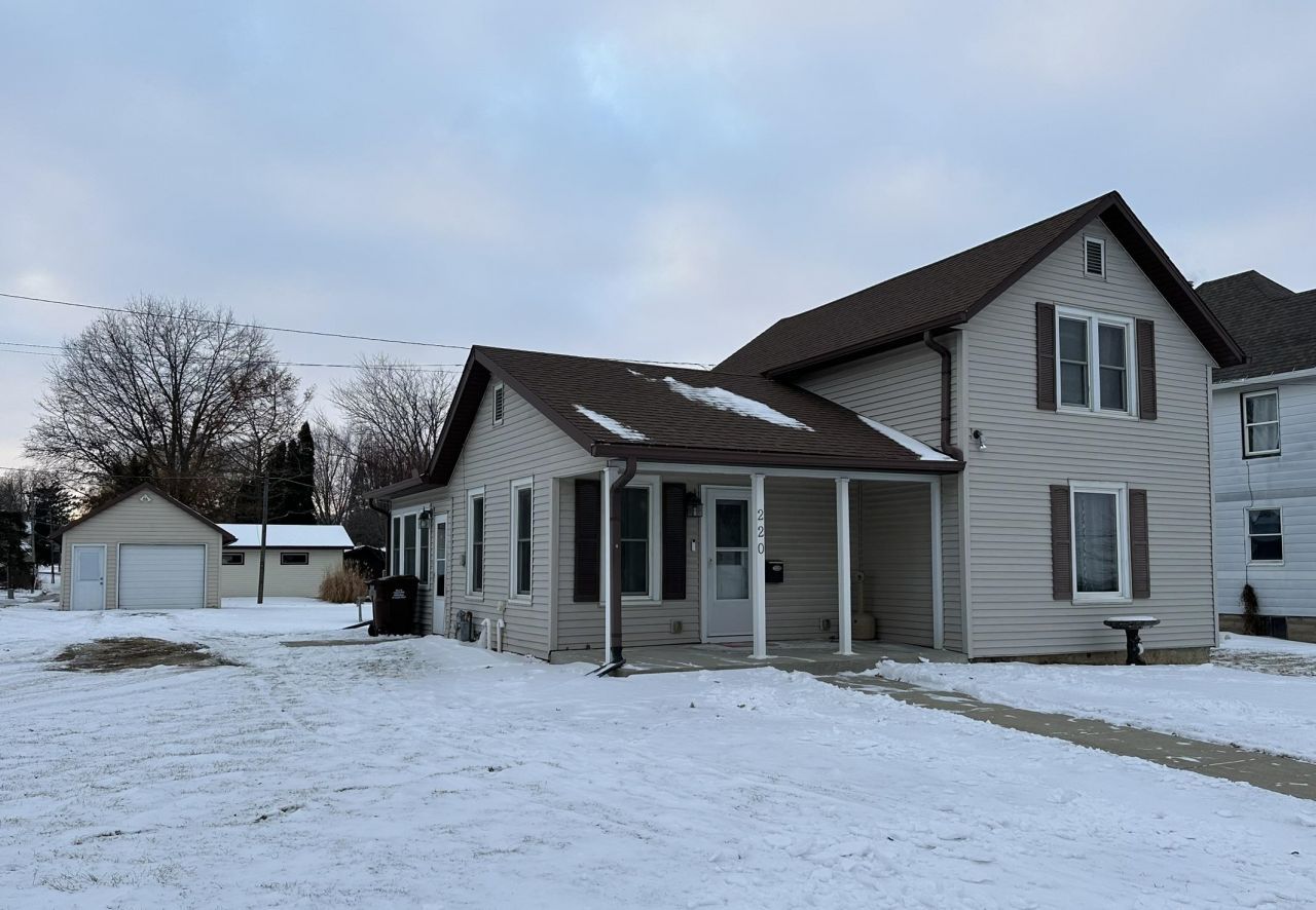 220 N Simmons Ave, Stockton, IL 61085 Main Photo