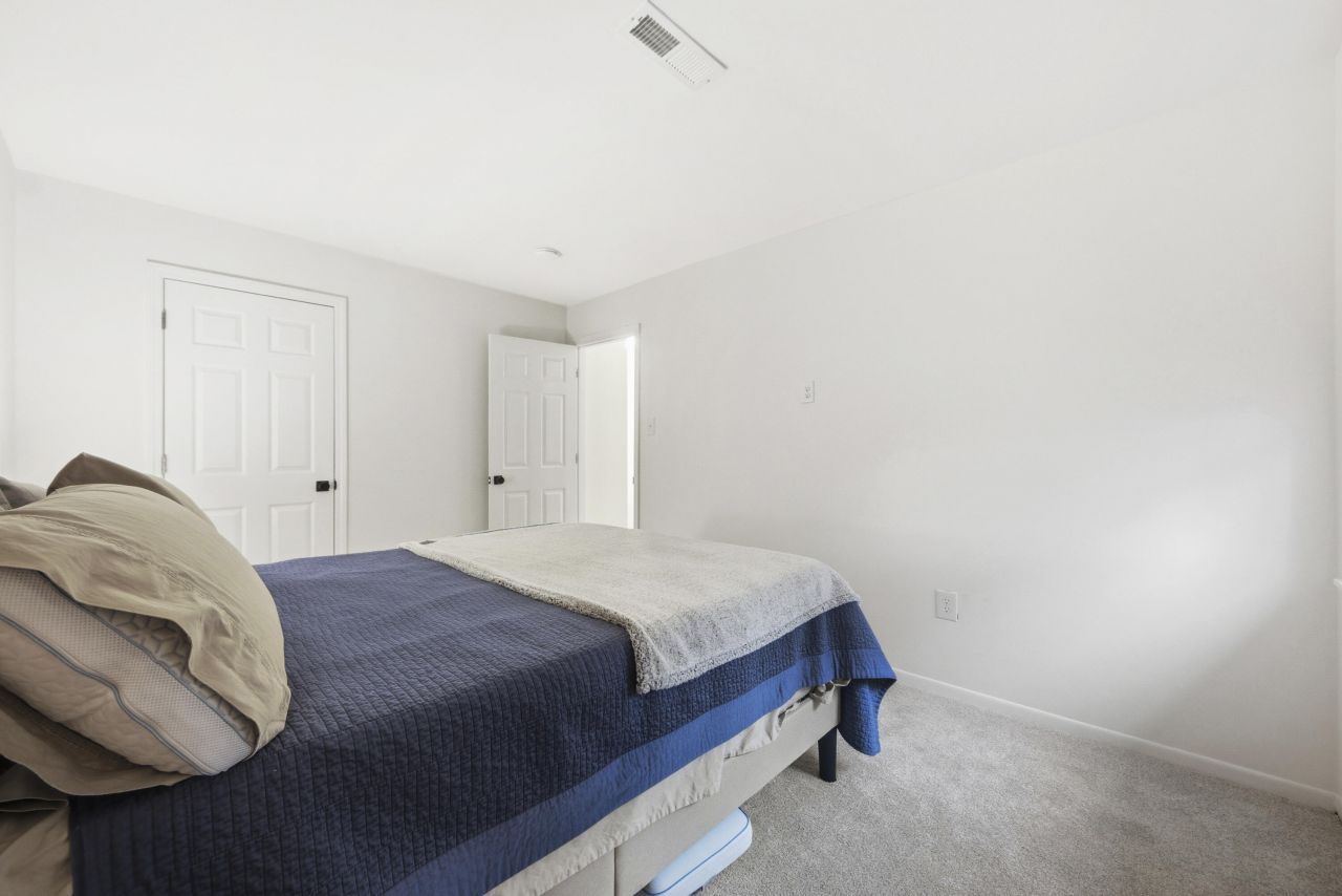 415 Parkdale Drive Photo 16