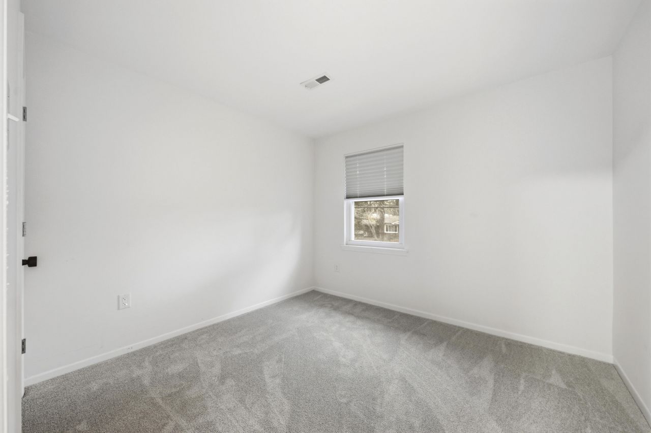 415 Parkdale Drive Photo 22