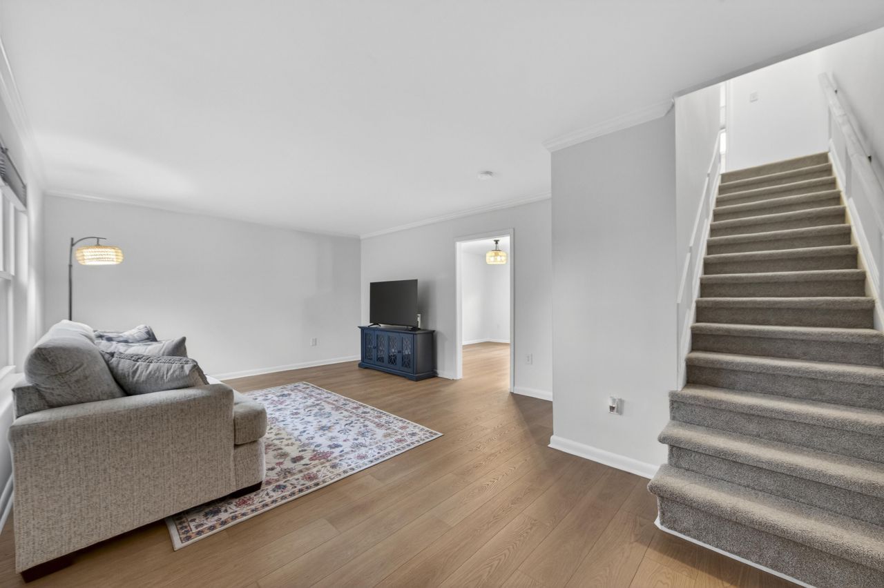 415 Parkdale Drive Photo 4