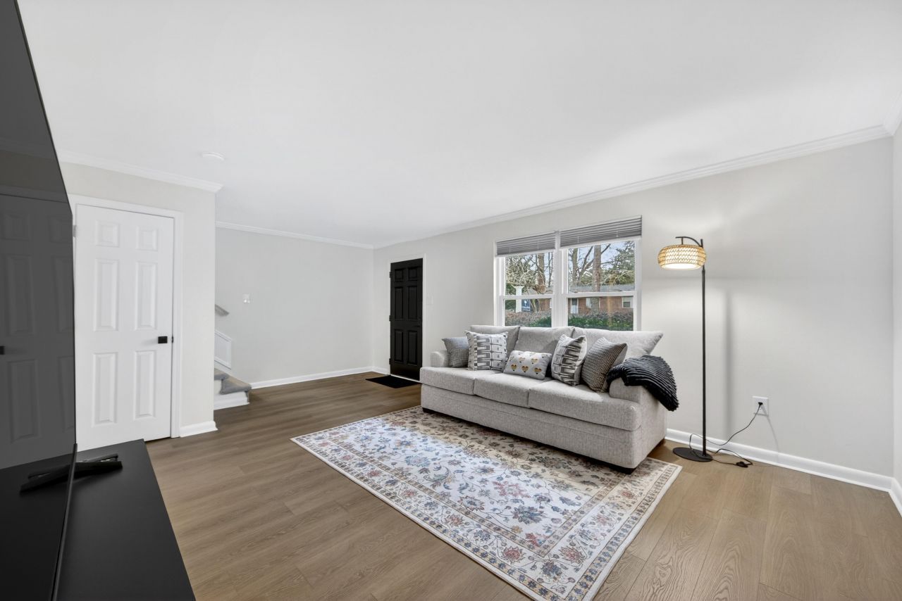 415 Parkdale Drive Photo 8