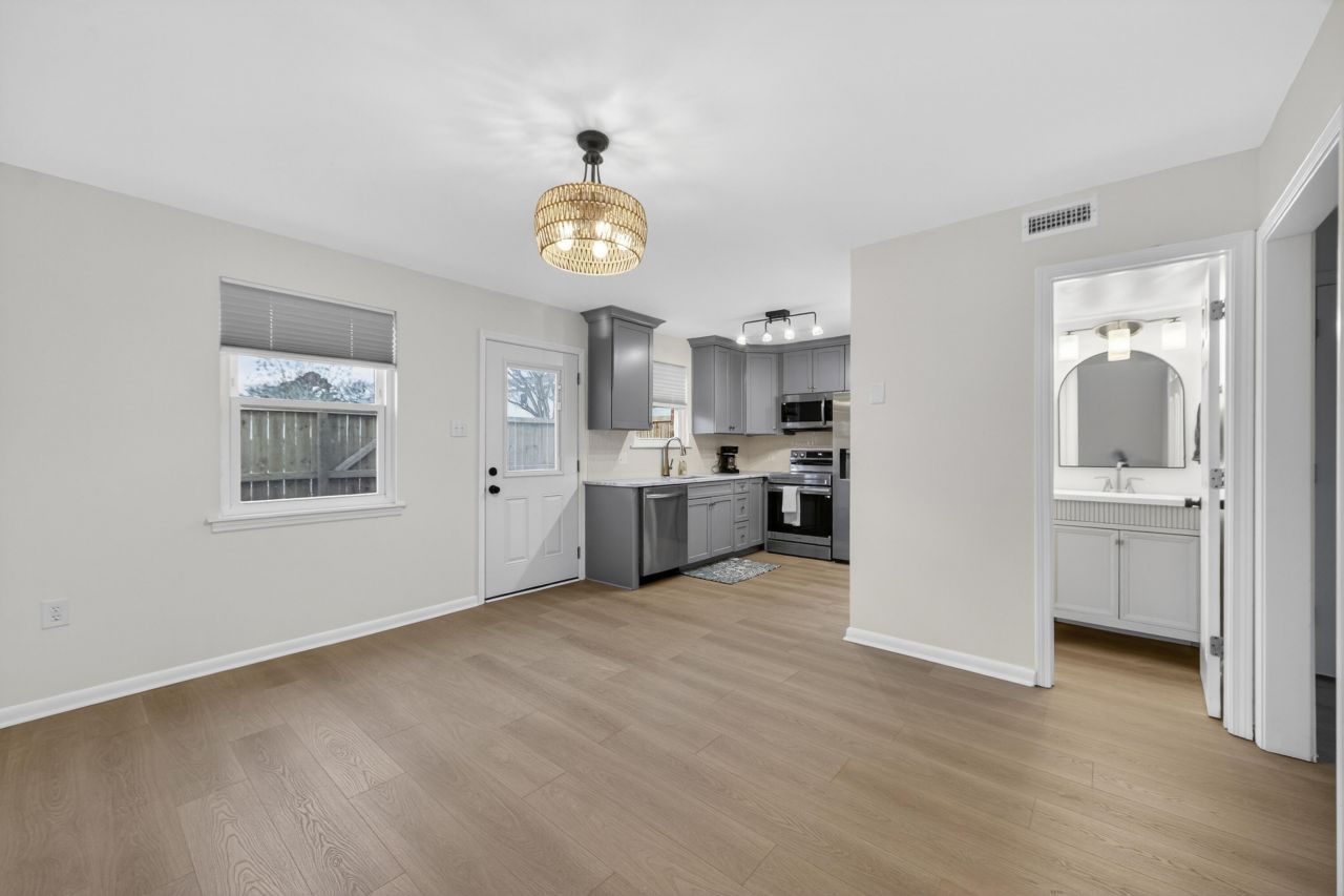 415 Parkdale Drive Photo 9