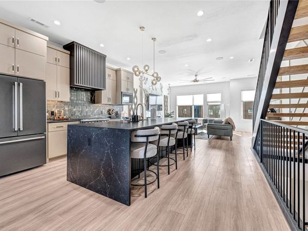 233 SE 7th Street, Bentonville, AR 72712