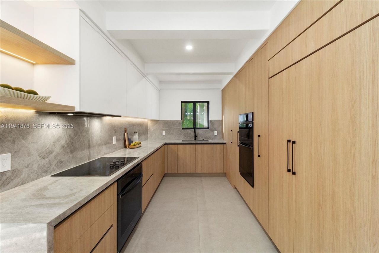 435 W 43rd St, Miami Beach, FL 33140 Photo