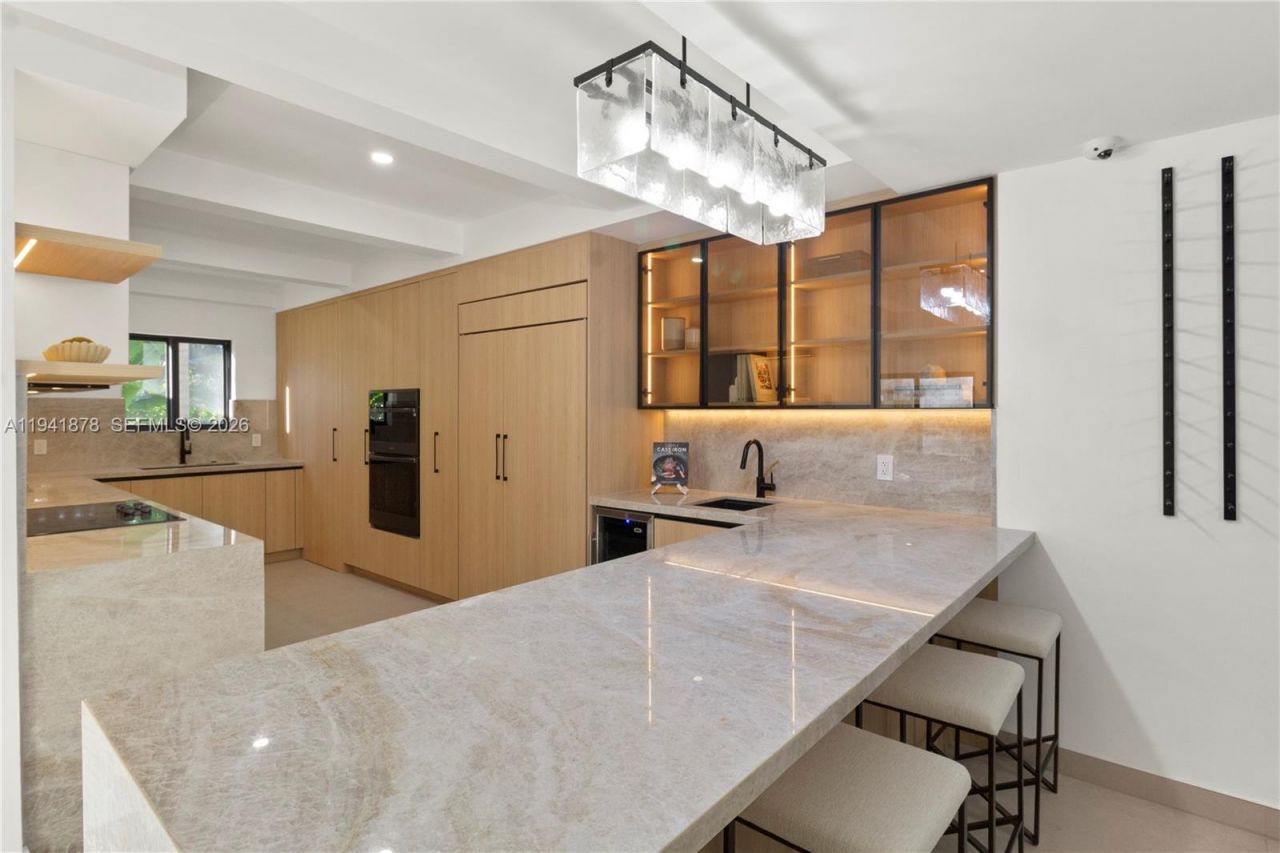 435 W 43rd St, Miami Beach, FL 33140 Photo