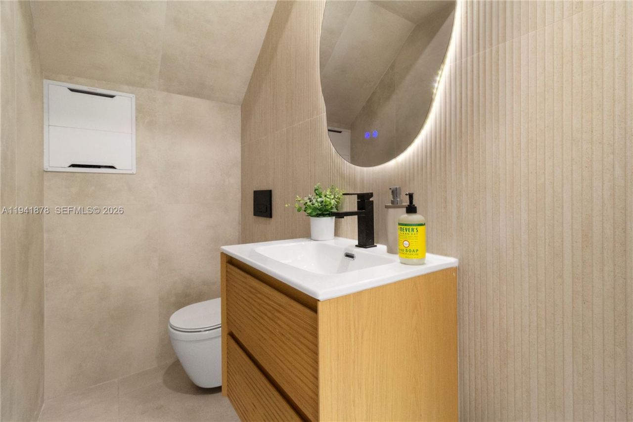 435 W 43rd St, Miami Beach, FL 33140 Photo